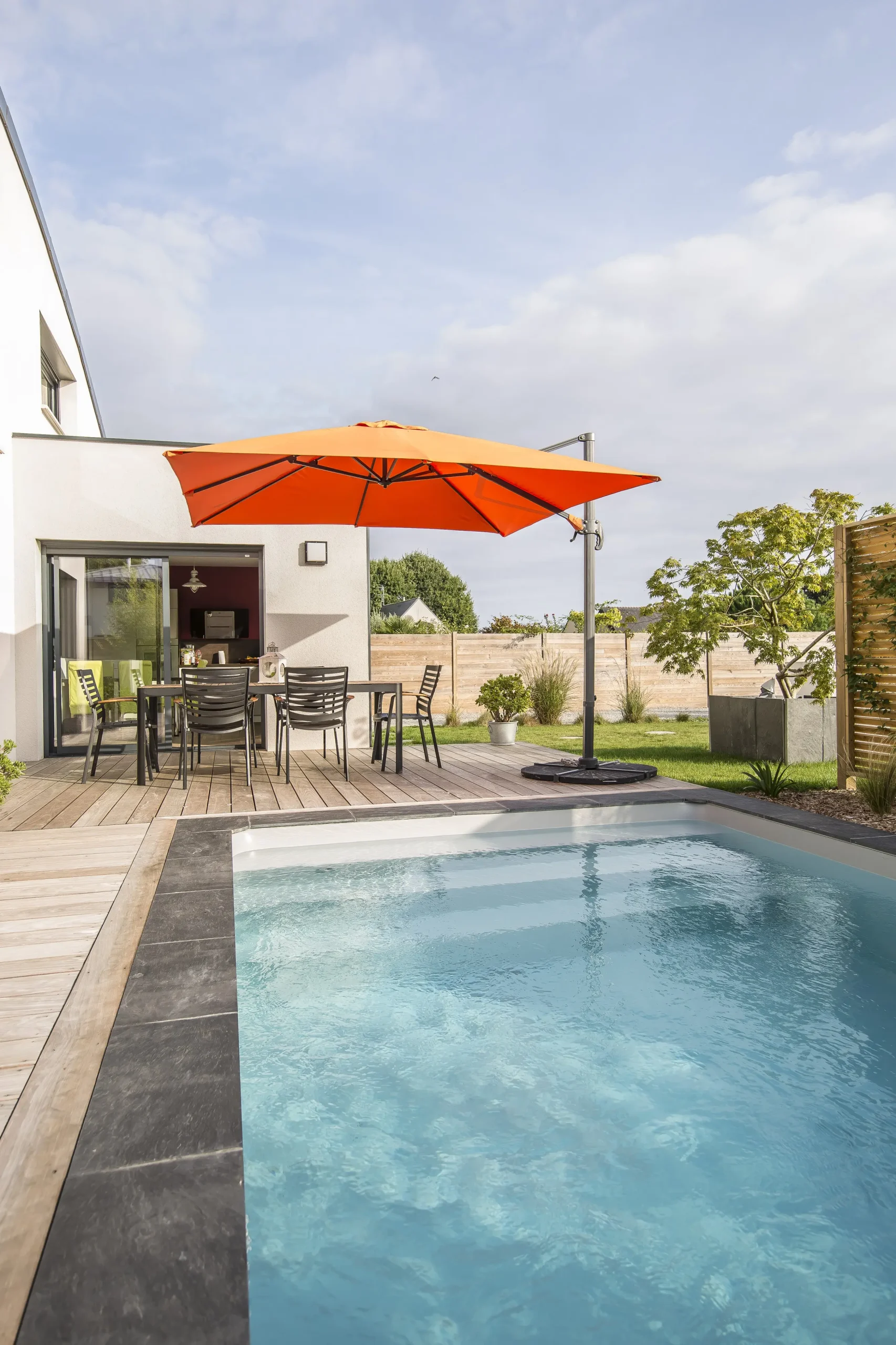 Photo piscine et jardin