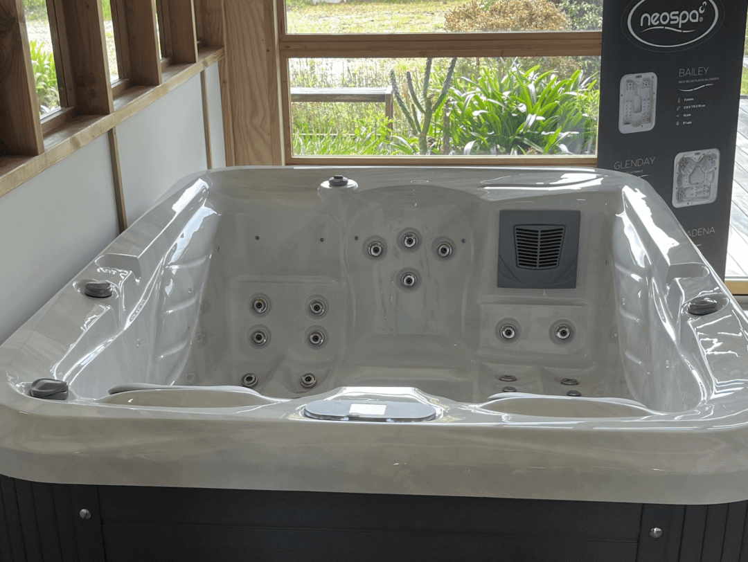Spa thérapeutique NEOSPA avec chromothérapie et aromathérapie