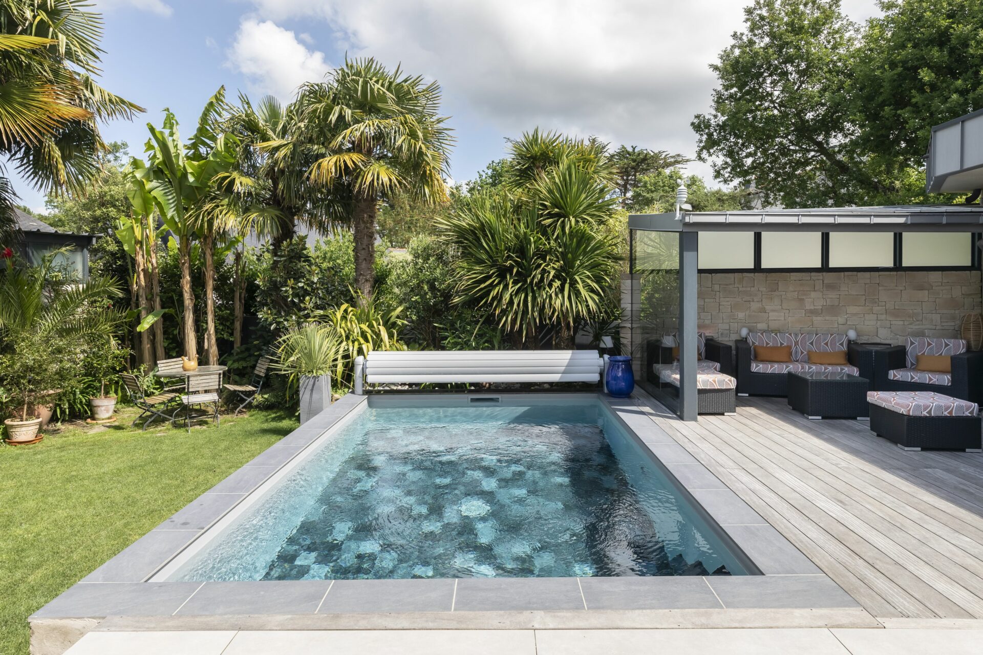 Focus piscine eau claire / pierre de bali