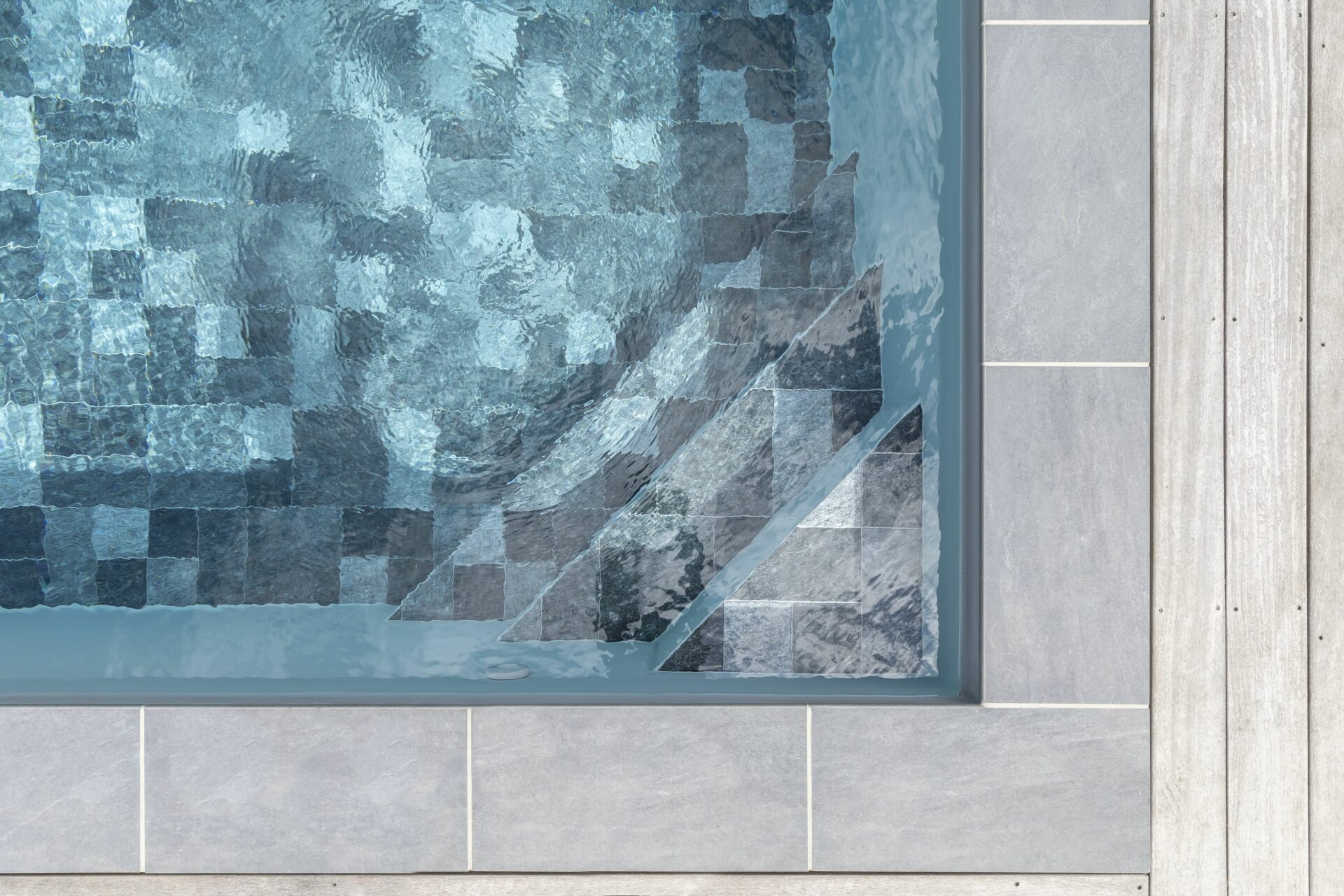 Vue escalier et liner pierre de bali piscine